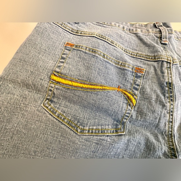 Carolina Blue shorts with yellow stitching on back pockets 20w - Picture 2 of 9
